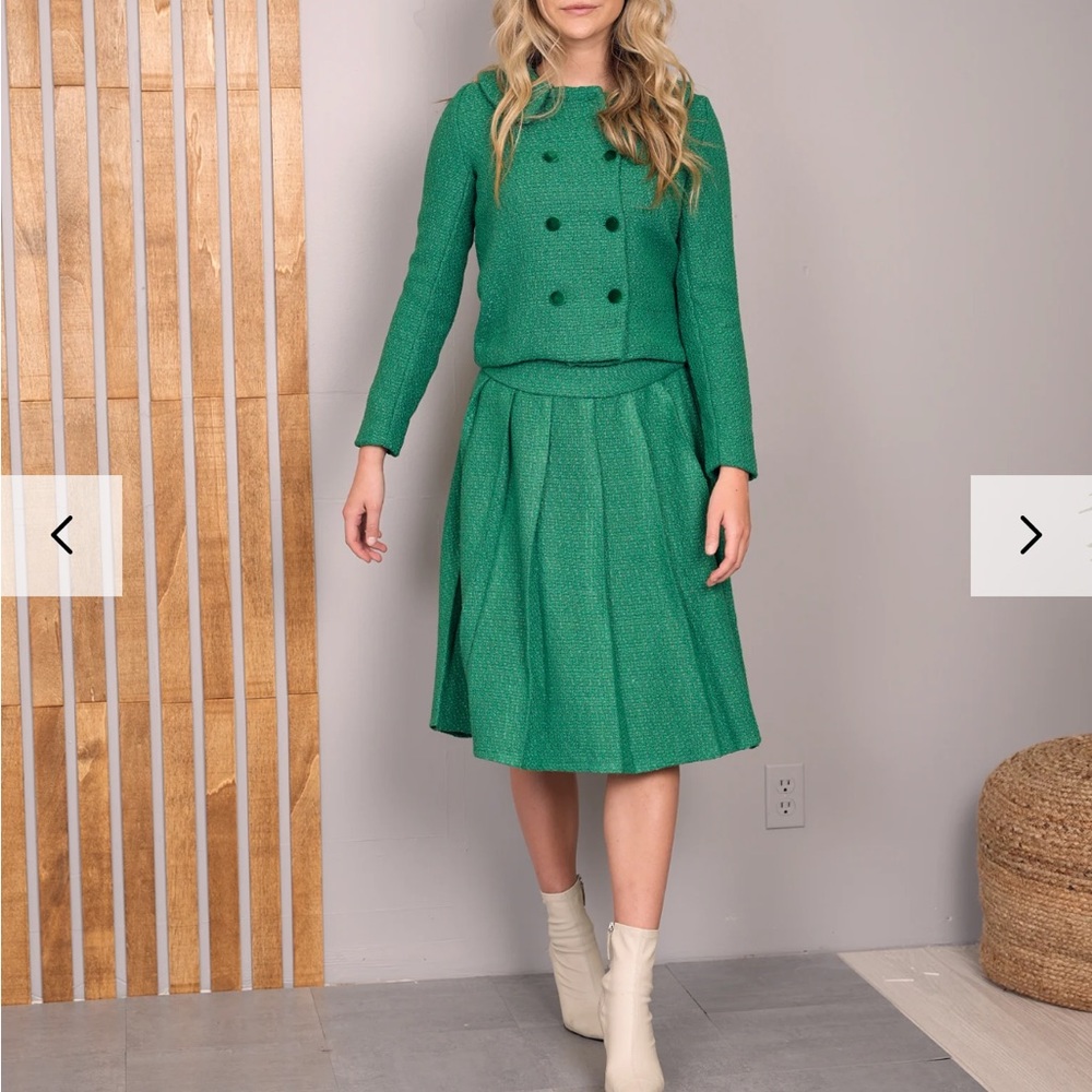 Udel Green Boucl’e skirt suit. Sz M